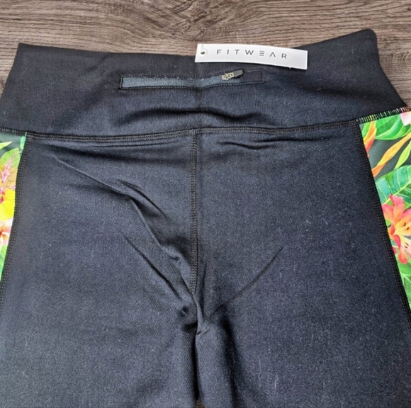 FITWEAR NEW ZEALAND TROPICAL FLORAL LEGGINGS - Picture 3 of 4